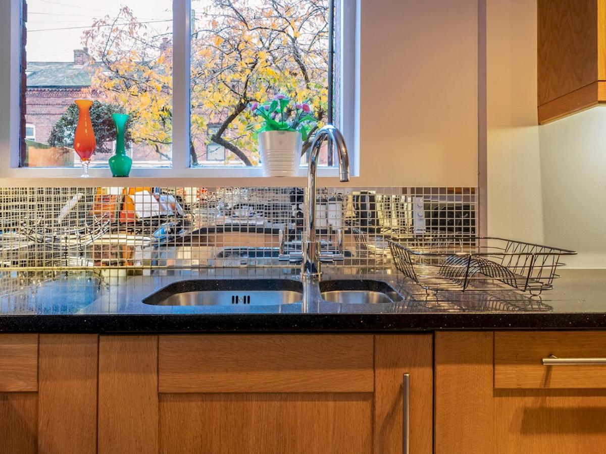 Pass The Keys Colourful, Quirky Artist-Owned 3 Bed Next To Cafes Villa Belfast Kültér fotó